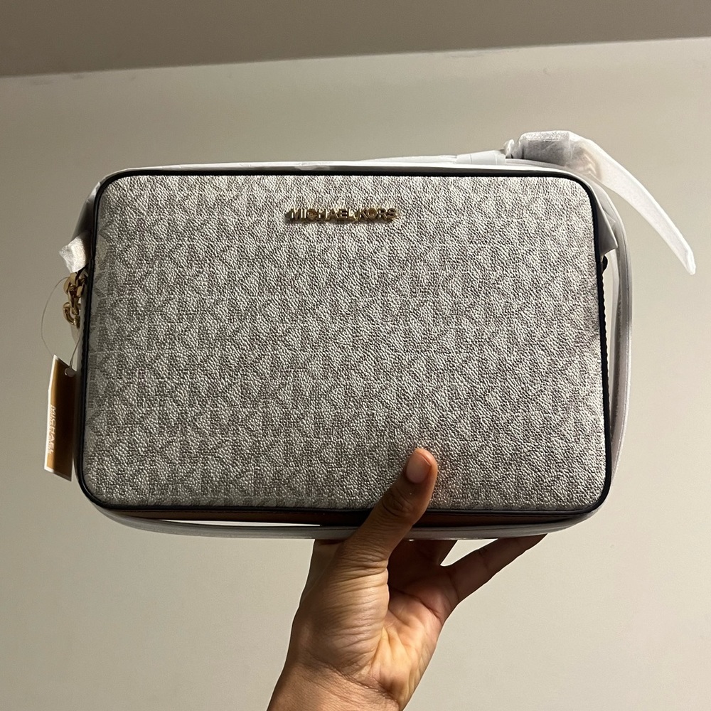 Micheal Kors purse / crossbody